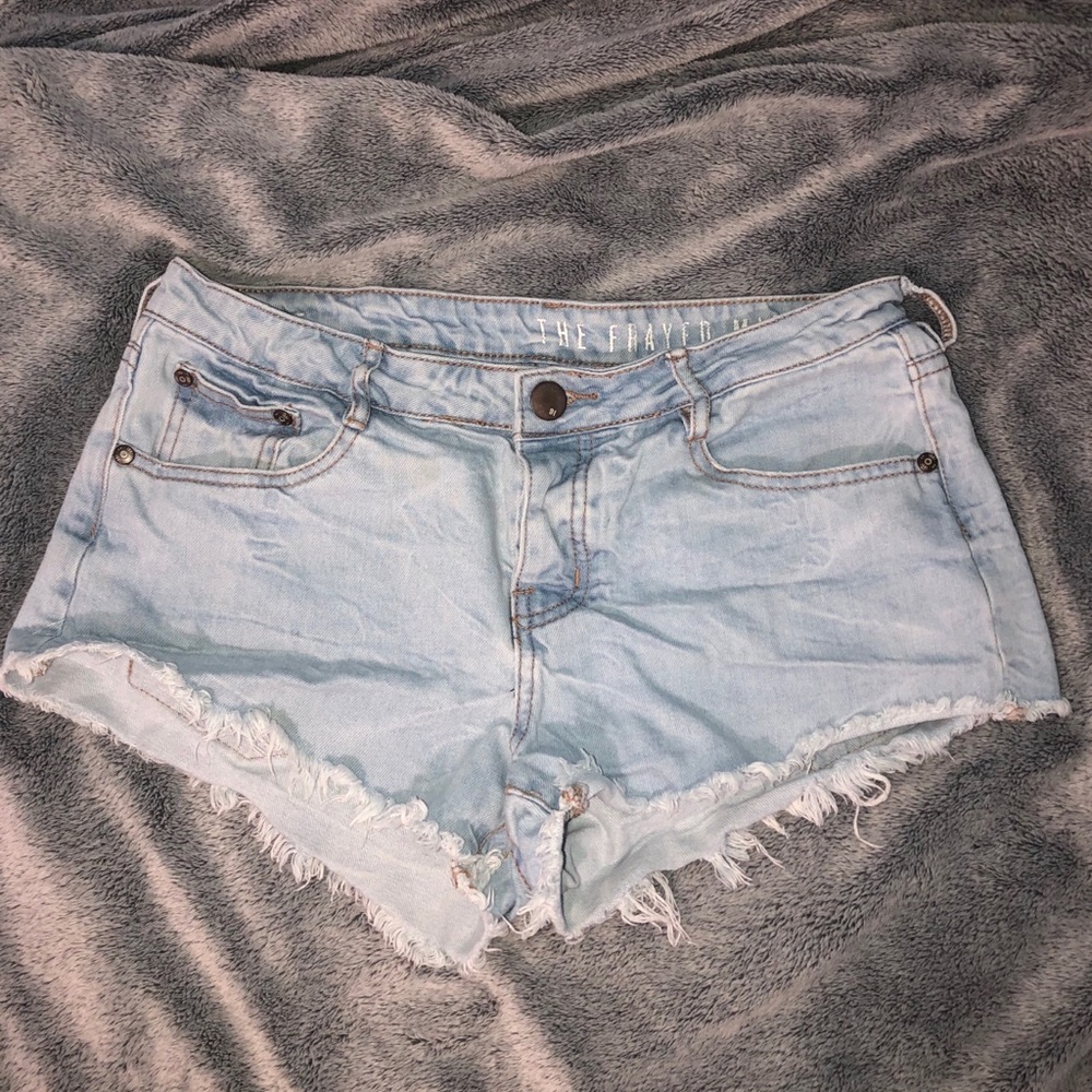 Frayed mid rise shorts